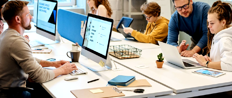 qmchashi企業軟件幫助員工與加拿大pc网页版官网互動,以提高他們的效率和成熟度.