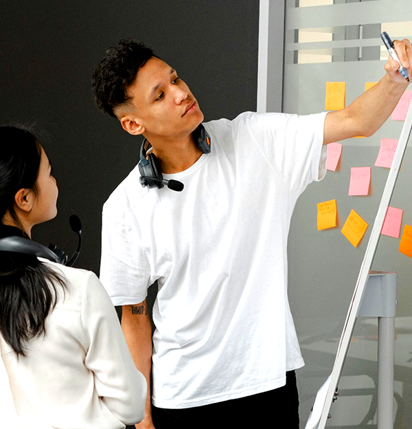 qmchashi CRM 允許你的團隊在加拿大pc网页版官网需要尋求幫助之前預測並防止常見問題，它包括應用程序內(nei) 指導，代表直接聯係，自助服務資源和溝通潛在問題。