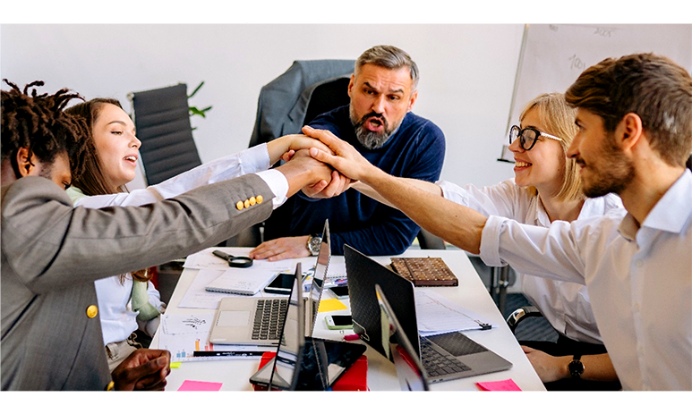 qmchashi SRM 支持第三方采購，即實體(ti) 代表單個(ge) 第三方（如企業(ye) 和政府）或多個(ge) 第三方（如其加拿大pc网页版官网群）購買(mai) 商品和服務。