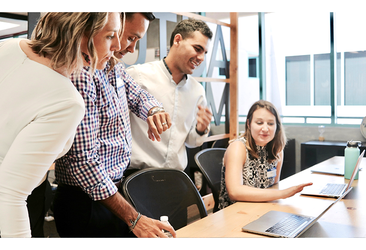 qmchashi 辦公自動化(OA)提供員工自助服務門戶。