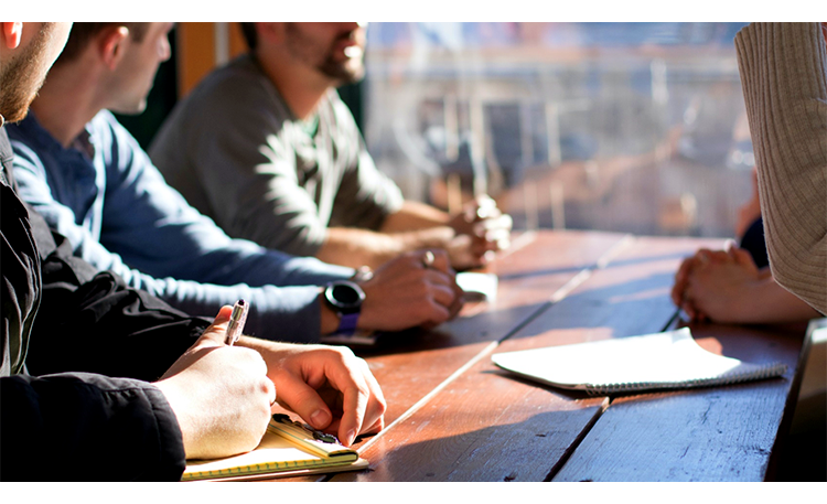 qmchashi 工時表 允許直線經理和項目經理記錄和跟蹤員工的工作時間