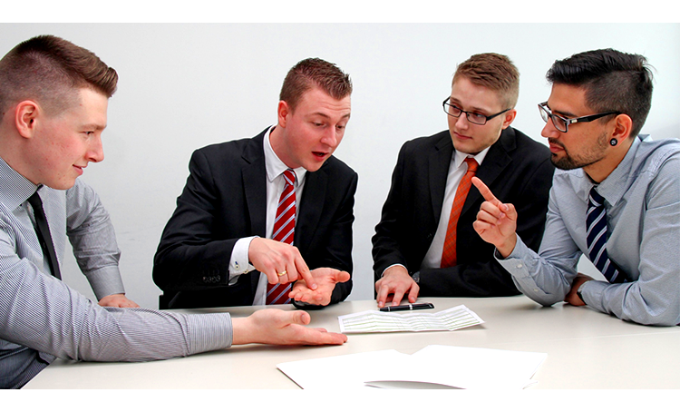 qmchashi CRM 支持合同生命周期管理。