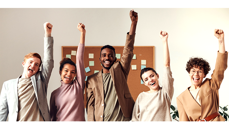 qmchashi 人力資源管理提供準確實時的人力資源信息與分析，與業務緊密相連的績效評估