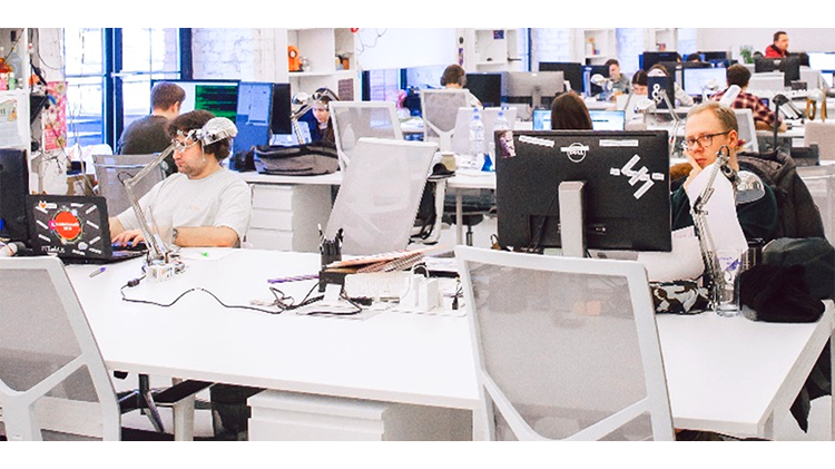 qmchashi HCM 擁有完整的信息記錄和分析係統，企業(ye) 可以快速、方便地定義(yi) 、記錄和查詢所有員工信息。