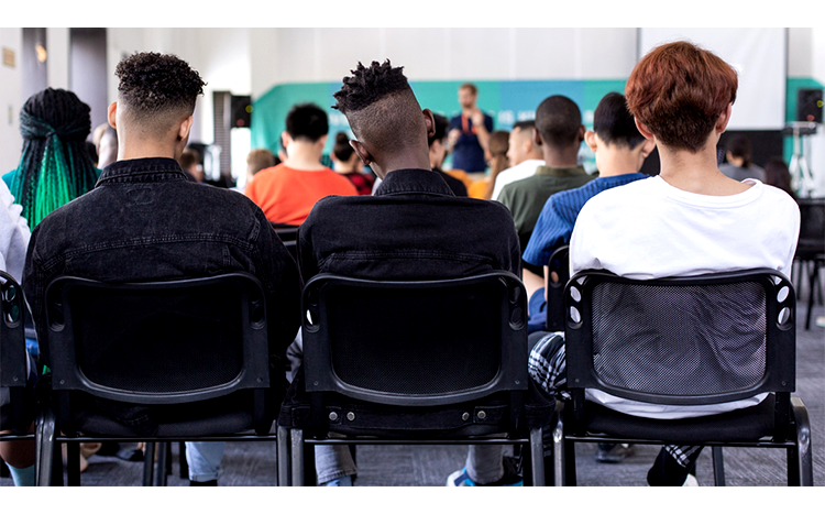 qmchashi HCM 可以預測所需員工的數量和類型，並評估具有正確特征的內(nei) 部和外部個(ge) 人的可用性。